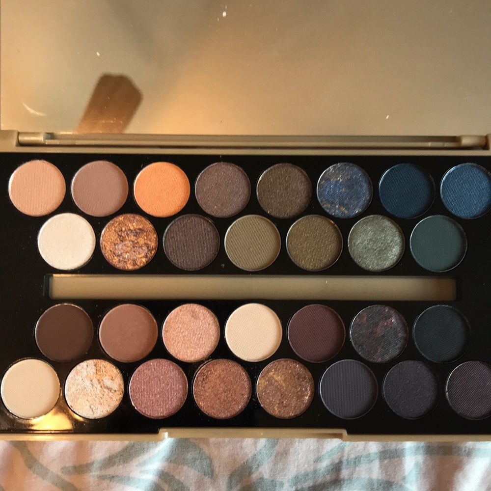 Makeup Revolution Fortune Favors The Brave Palette